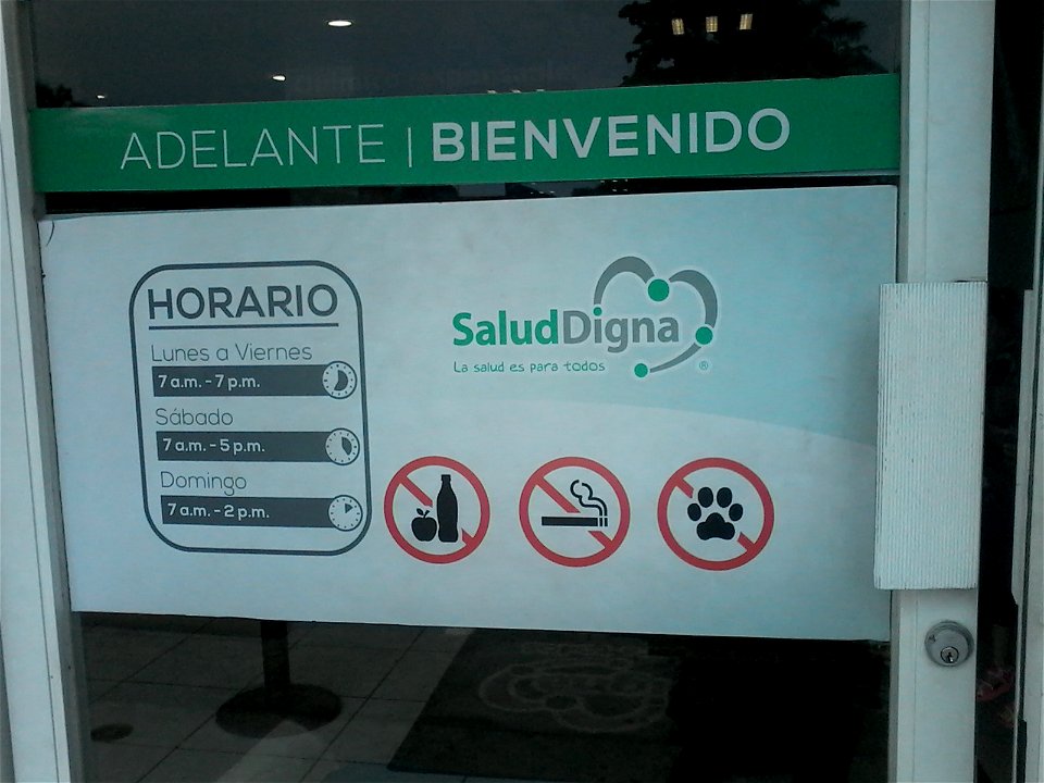 Entrada a la clínica Salud Digna en Mazatlán