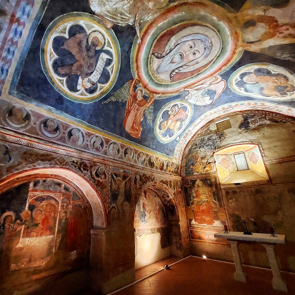 Irsina, chiesa di San Francesco (affreschi anno 1370)