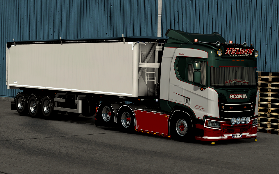 Tanks empty, diesel too expensive, trucker on strike !!!
