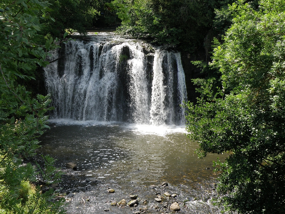 A waterfalls at the Herison park