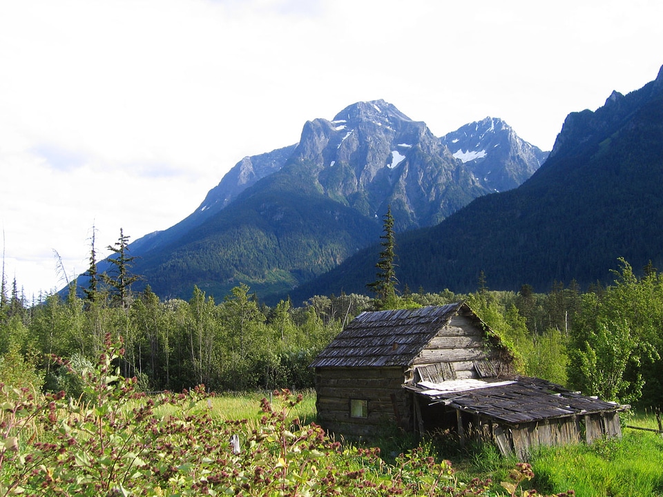 Abandoned Cabin along the road to Bella Coola, British Columbia