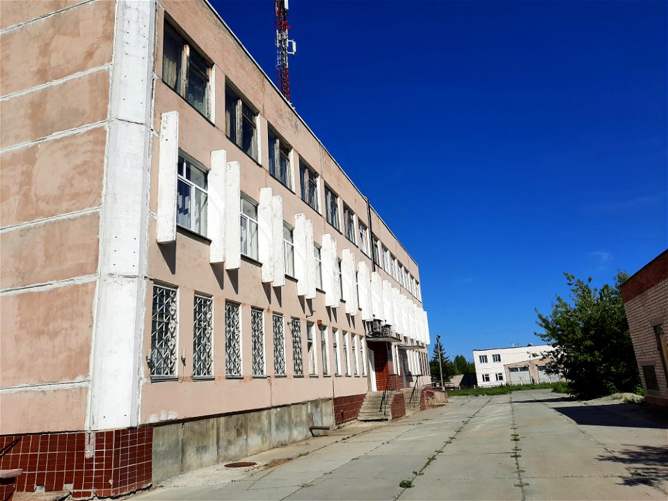 Back side of Metlino village administration building
