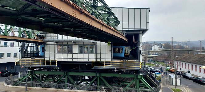 Wuppertal Oberbarmen Schwebebahn