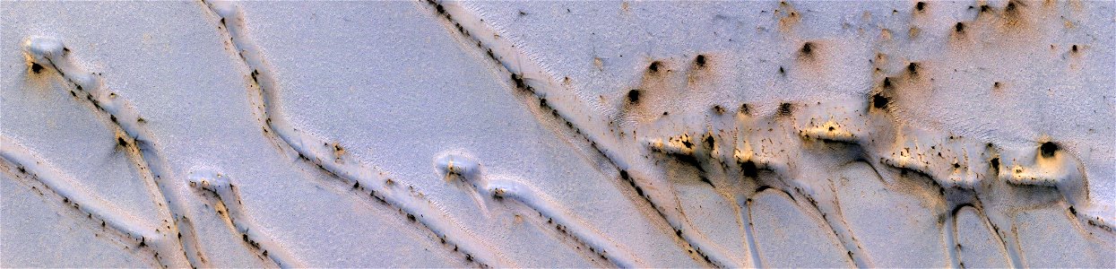 Mars - Scandia Cavi Edge Linear Dunes photo