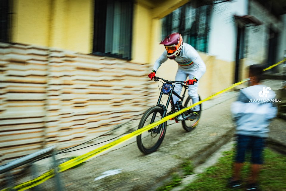 Downhill Urbano 2022