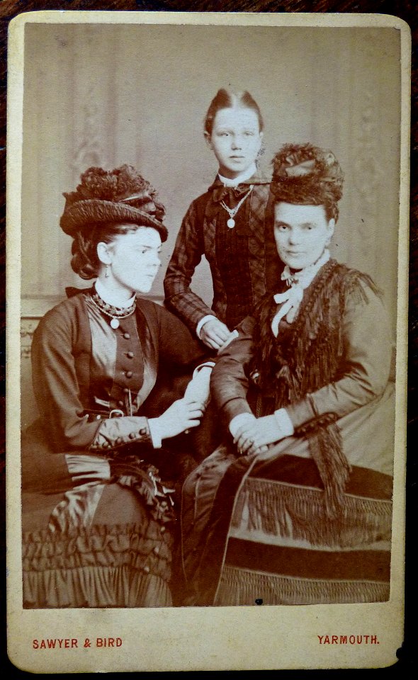EJ_X02 Harriet Jessup with unidentified woman and girl by Sawyer and Bird