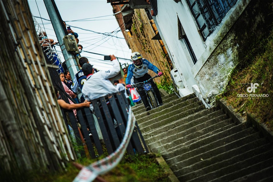 Downhill Urbano 2022