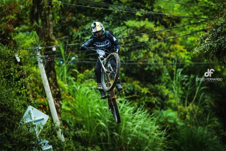 Downhill Urbano 2022