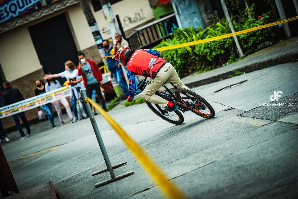 Downhill Urbano 2022