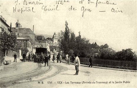 Gex.Les Terreaux, arrivée du tramway, jardin public