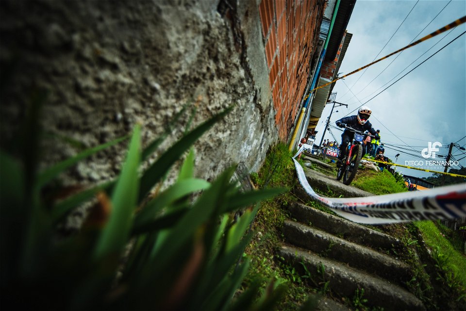 Downhill Urbano 2022