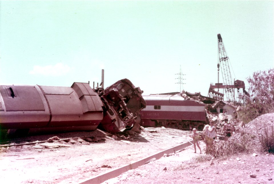 Train Crash 4-11-1972 - 006