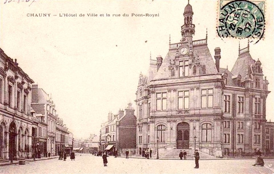 Chauny.Hôtel de ville.Rue du Pont-Royal