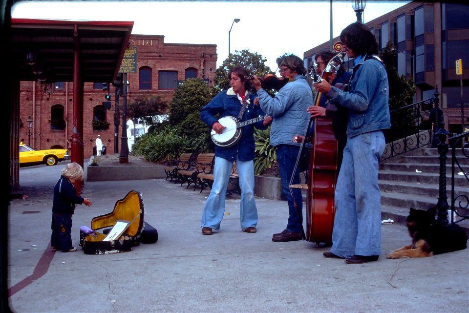 1976-05-CALI-SF-busker