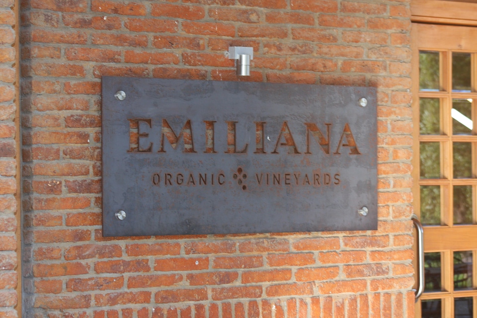 Emiloana vineyard sign