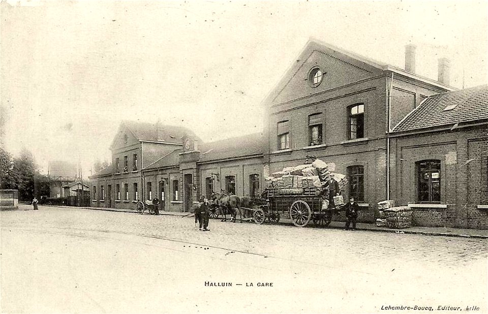 Halluin.La gare, une carriole