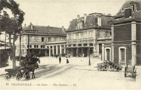 Charleville-Mezières.La gare, côté droit