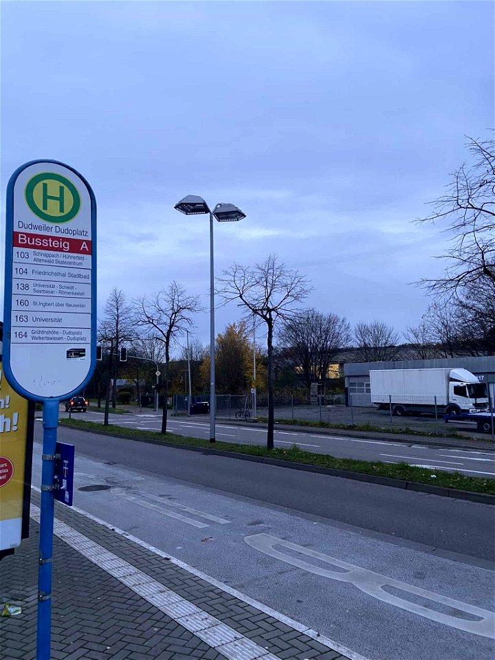 Bushaltestelle A Dudoplatz