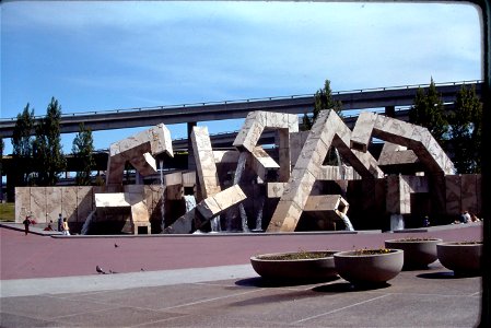 1976-05-CALI-SF-embarcadero-03
