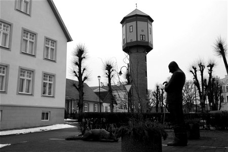 August Maramaa ja vanha vesitorni photo