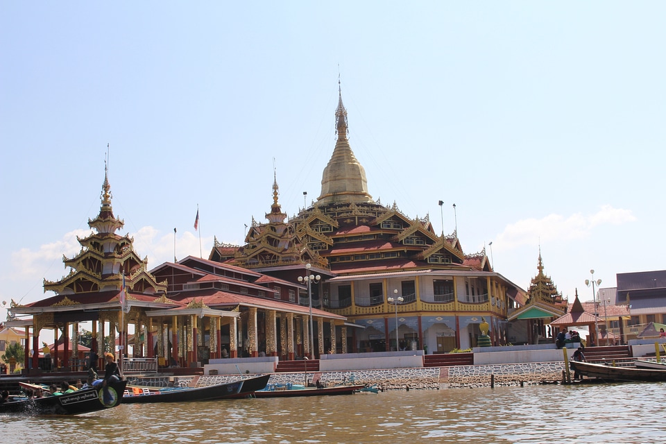 Phaung Daw U Pagoda, Nyaungshwe, Inle Lake, Myanmar, Asia