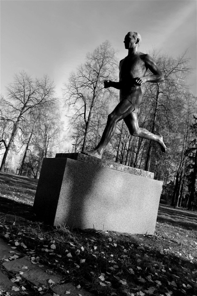Hannes Kolehmaisen patsas