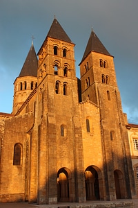 Paray-le-Monial Sacre-Coeur night
