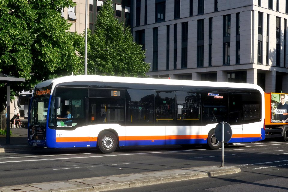 ESWE, Wiesbaden - Wagen 117 - WI-VG 1117 - Mercedes-Benz O 530 eCitaro (VIN WEB62863013140321 / 2020) - Baumstark, teillackiert - Wiesbaden, 15.06.2021