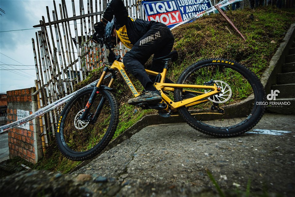 Downhill Urbano 2022
