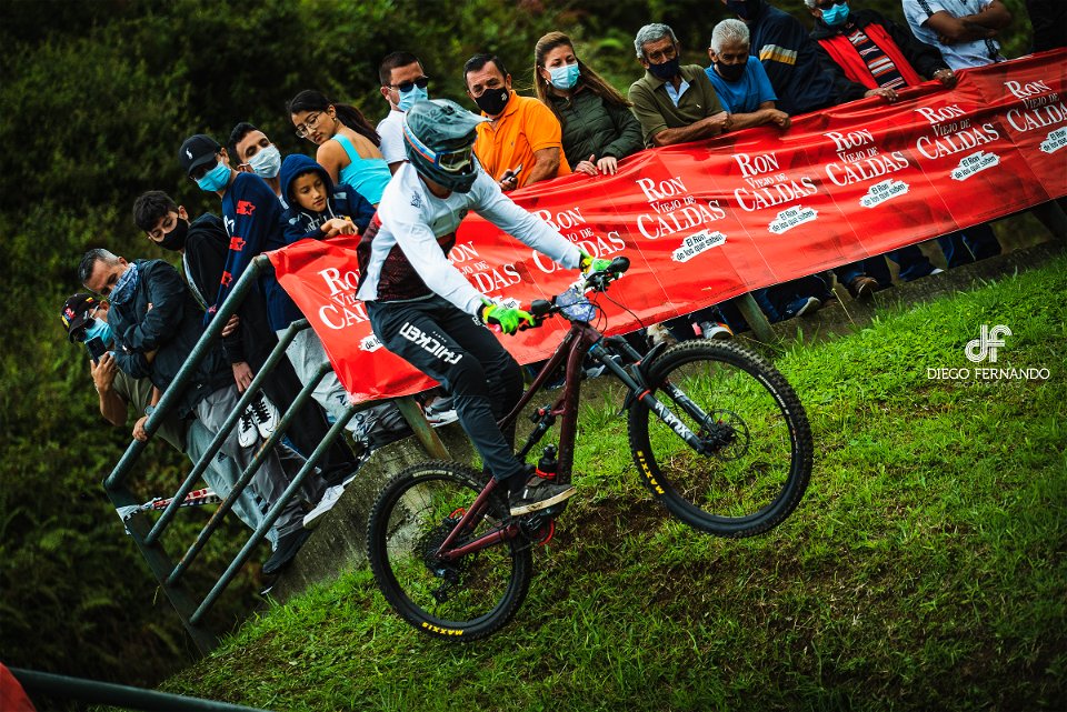 Downhill Urbano 2022