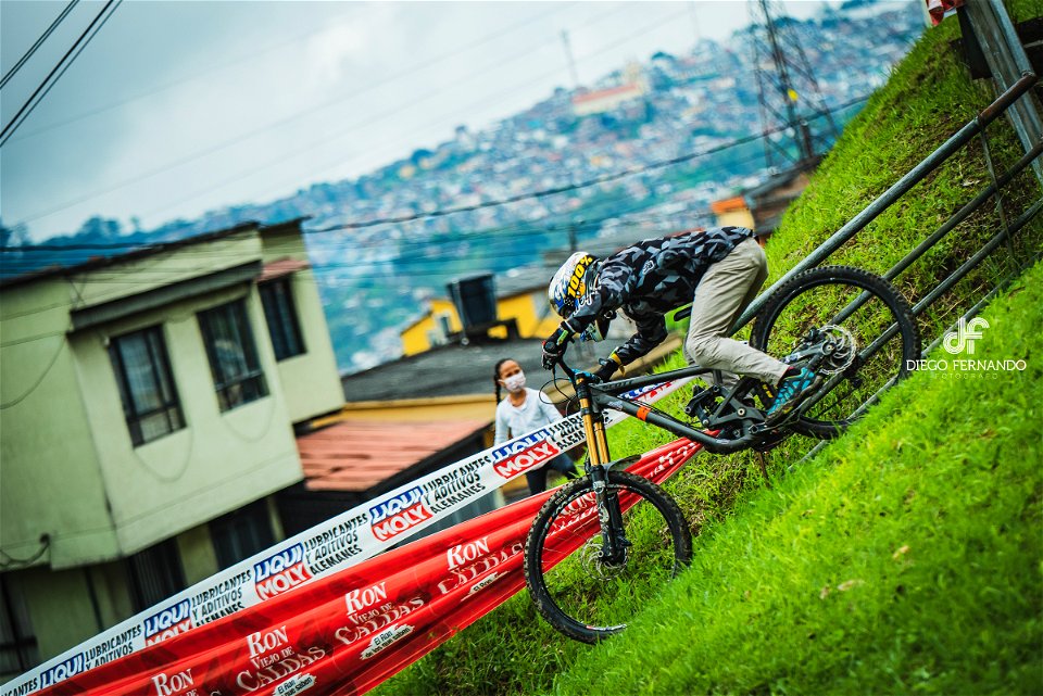Downhill Urbano 2022
