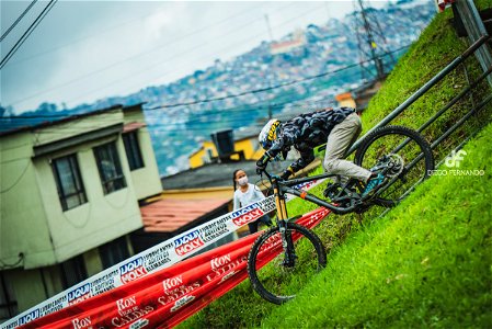 Downhill Urbano 2022