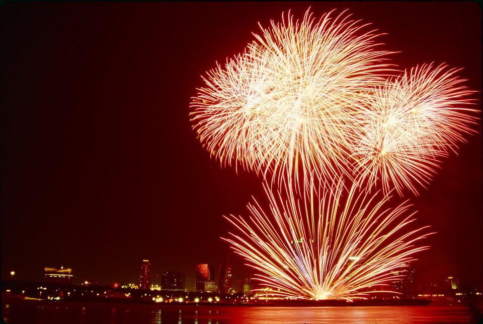 Fireworks of multiple colors over Saint Louis