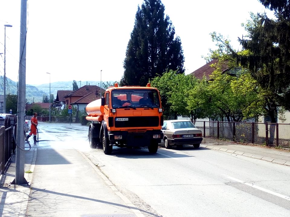 In Corona time workers of Banja Luka's City utility washing Braće Jugovića street (2)