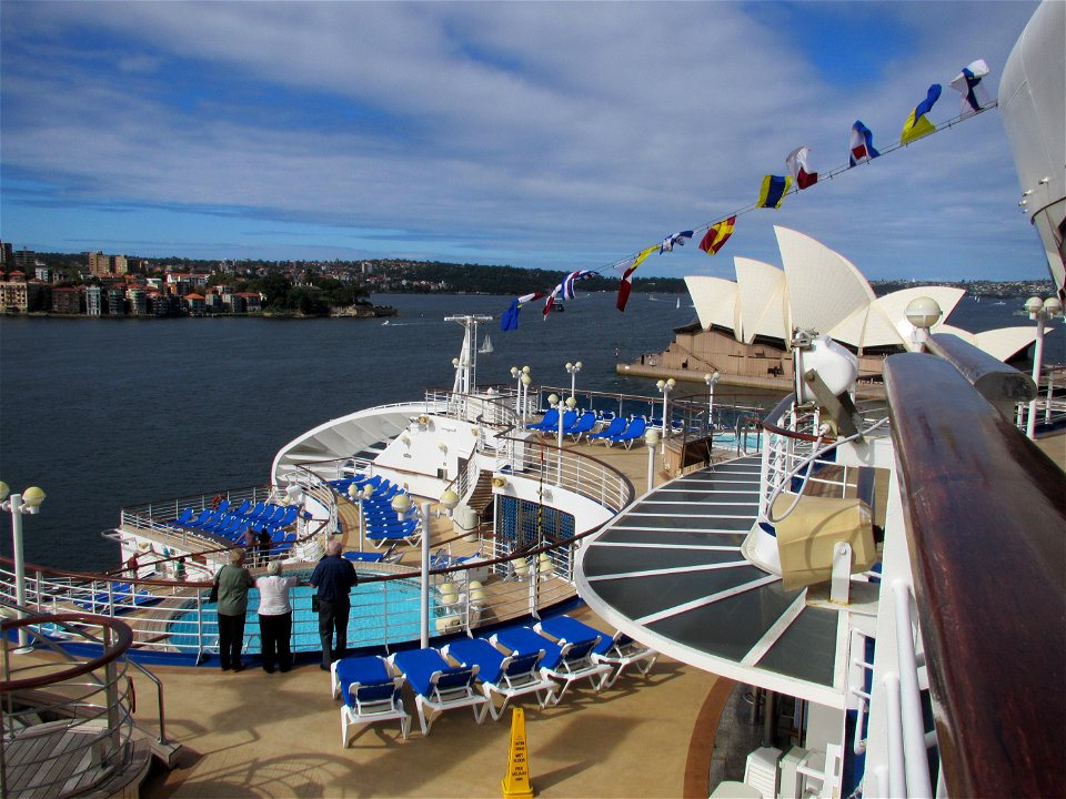 Opera House from stern of Diamond Princess