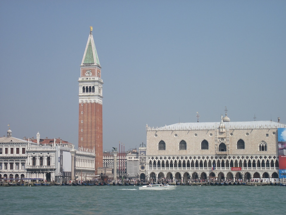 Canal Grande and Basilica di Santa Maria della Salute, Venice