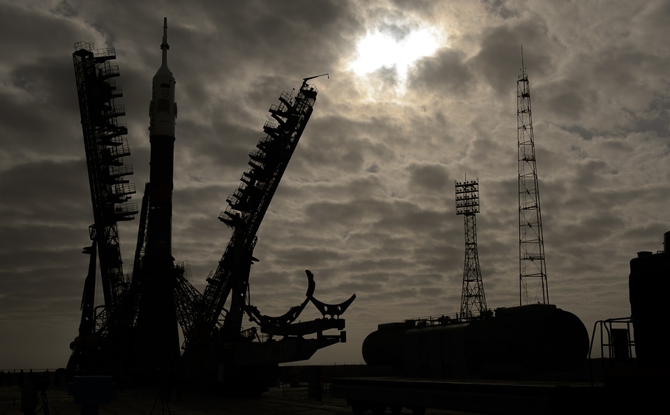 The gantry arms begin to close around the Soyuz spacecraft
