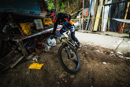 Downhill Urbano 2022