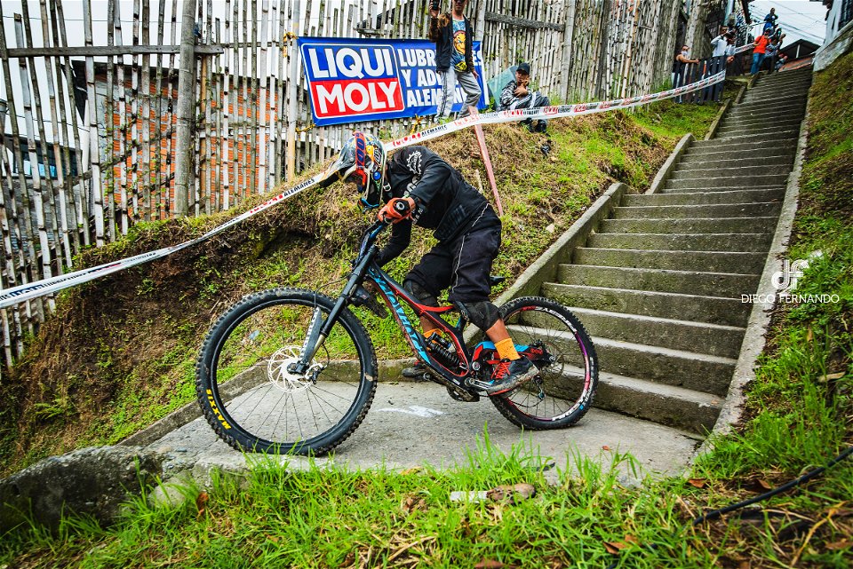 Downhill Urbano 2022