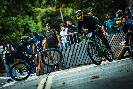 Downhill Urbano 2022