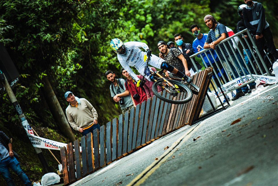 Downhill Urbano 2022