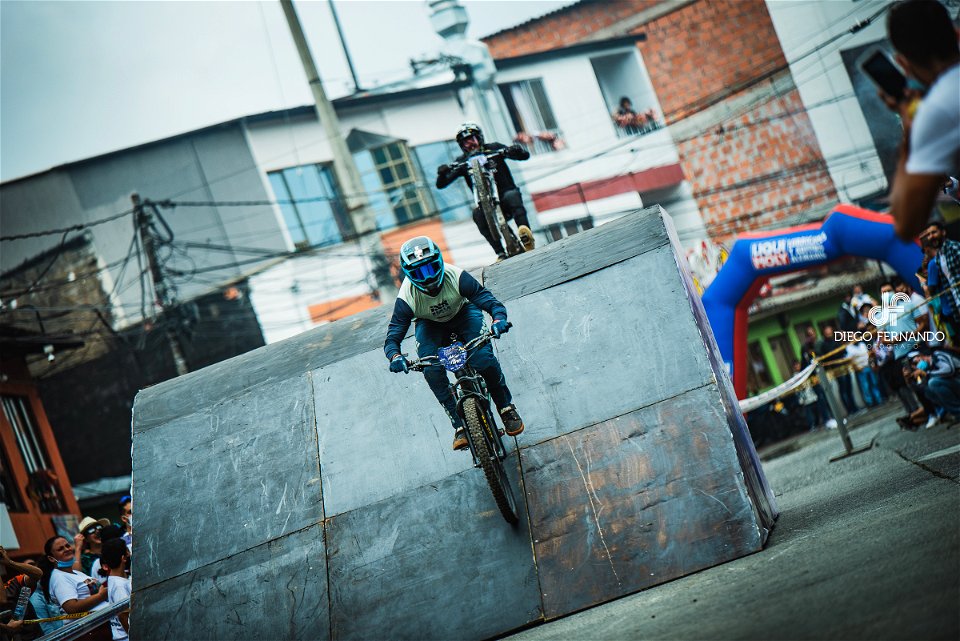 Downhill Urbano 2022