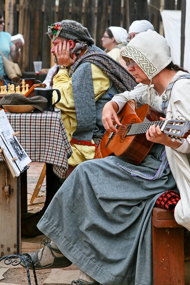 Old fashioned guitar chess