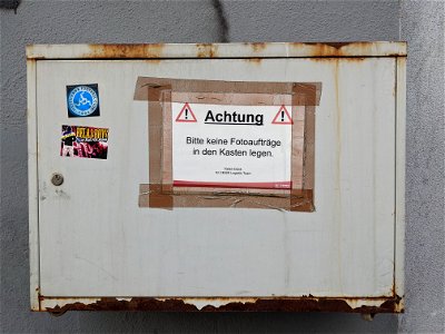 ACHTUNG. Bitte keine Fotoaufträge in den Kasten legen.