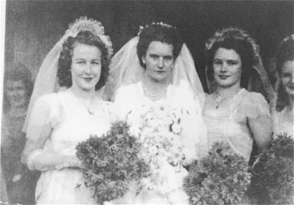 Bride and bridesmaids - Left to right: Heather Grant, Una Wyborn, Nita Grant, [n.d.] photo