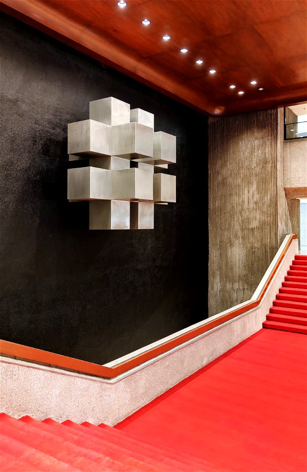 Luz Sculpture at the PICC