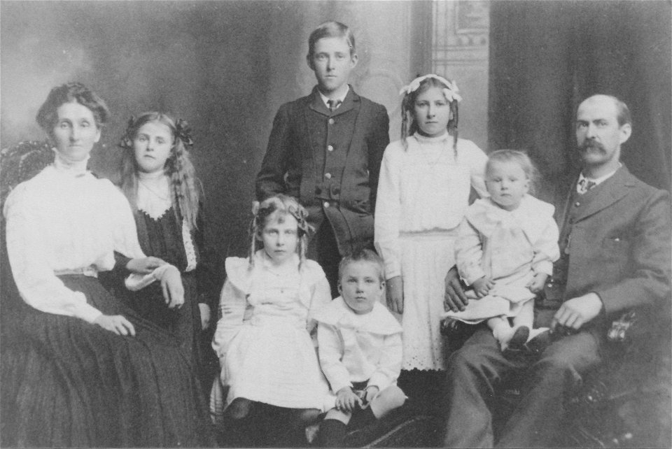 Family photo - parents and six children, [n.d.]