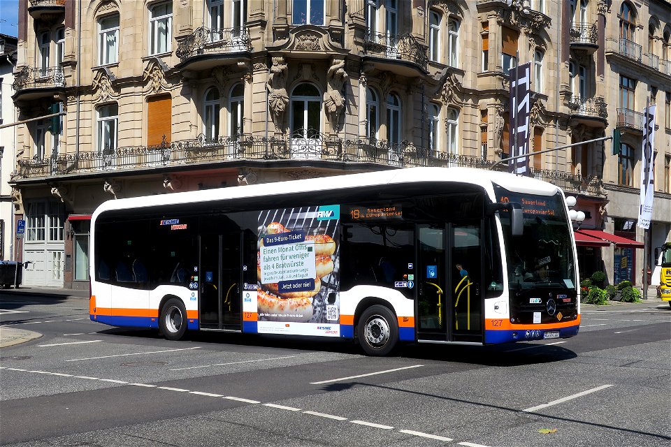 ESWE, Wiesbaden - Wagen 127- WI-VG 1127 - Mercedes-Benz O 530 eCitaro (2020) - 9 Euro-Ticket (rechte Seite) - Wiesbaden, 04.08.2022