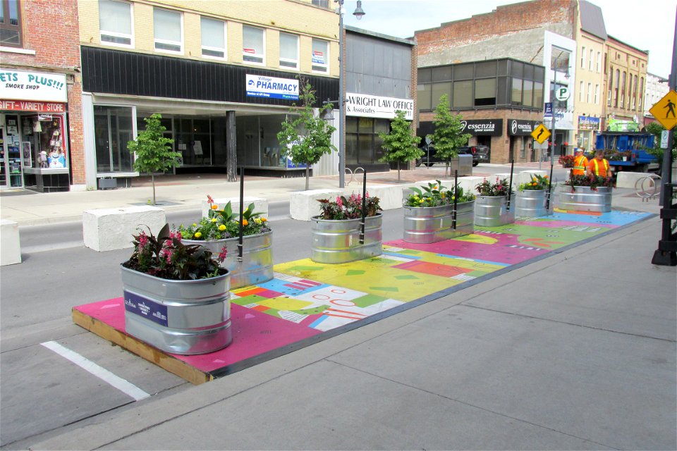 Sidewalk patio extension