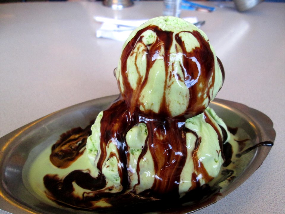 Mint sundae with chocolate syrup